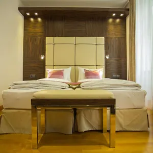 Otel Western Arcadia ****